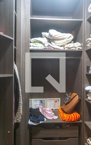 Casa à venda com 298m², 3 quartos e 5 vagas Casa à venda com 298m², 3 quartos e 5 vagasCloset da Suíte 3