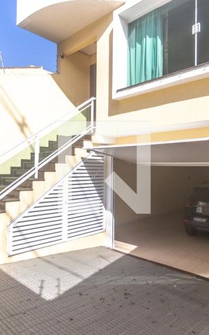 Casa à venda com 298m², 3 quartos e 5 vagas Casa à venda com 298m², 3 quartos e 5 vagasGaragem
