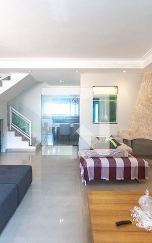 Casa à venda com 298m², 3 quartos e 5 vagas Casa à venda com 298m², 3 quartos e 5 vagasSala de Estar