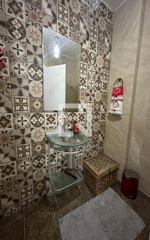 Casa de condomínio à venda com 350m², 4 quartos e 2 vagas Casa de condomínio à venda com 350m², 4 quartos e 2 vagasLavabo