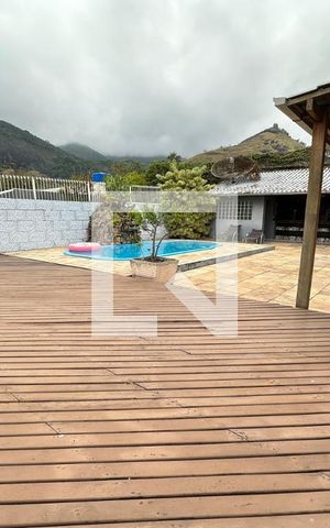 Casa de condomínio à venda com 350m², 4 quartos e 2 vagas Casa de condomínio à venda com 350m², 4 quartos e 2 vagasTerraço