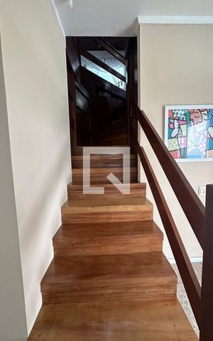 Casa de condomínio à venda com 350m², 4 quartos e 2 vagas Casa de condomínio à venda com 350m², 4 quartos e 2 vagasHall de entrada