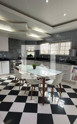 Casa de condomínio à venda com 350m², 4 quartos e 2 vagas Casa de condomínio à venda com 350m², 4 quartos e 2 vagasCozinha
