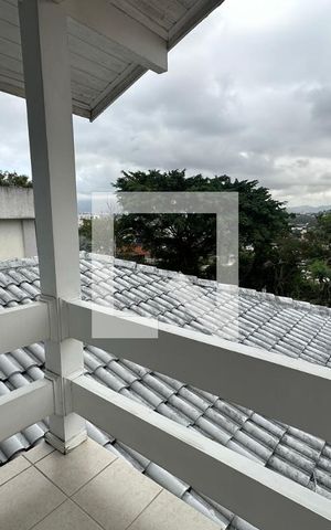 Casa de condomínio à venda com 350m², 4 quartos e 2 vagas Casa de condomínio à venda com 350m², 4 quartos e 2 vagasVaranda da Suíte master