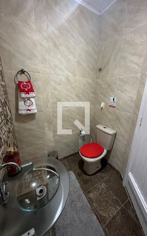 Casa de condomínio à venda com 350m², 4 quartos e 2 vagas Casa de condomínio à venda com 350m², 4 quartos e 2 vagasLavabo