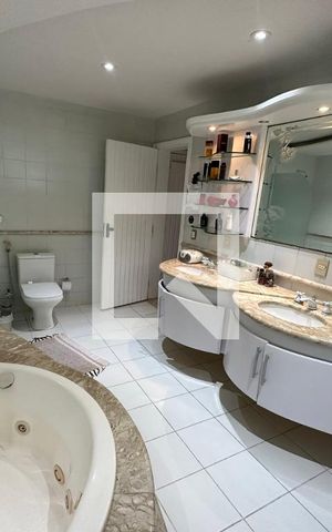 Casa de condomínio à venda com 350m², 4 quartos e 2 vagas Casa de condomínio à venda com 350m², 4 quartos e 2 vagasBanheiro da Suíte master