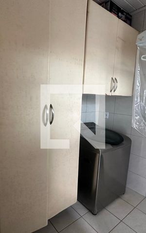 Casa de condomínio à venda com 350m², 4 quartos e 2 vagas Casa de condomínio à venda com 350m², 4 quartos e 2 vagasÁrea de Serviço