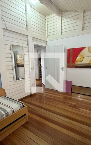 Casa de condomínio à venda com 350m², 4 quartos e 2 vagas Casa de condomínio à venda com 350m², 4 quartos e 2 vagasQuarto 1