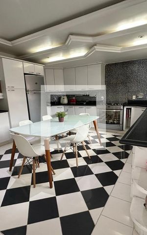 Casa de condomínio à venda com 350m², 4 quartos e 2 vagas Casa de condomínio à venda com 350m², 4 quartos e 2 vagasCozinha
