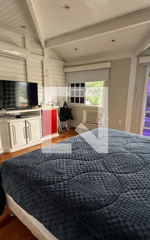 Casa de condomínio à venda com 350m², 4 quartos e 2 vagas Casa de condomínio à venda com 350m², 4 quartos e 2 vagasSuíte master