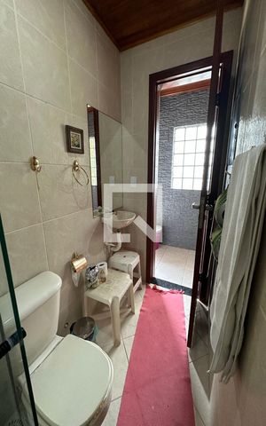 Casa de condomínio à venda com 350m², 4 quartos e 2 vagas Casa de condomínio à venda com 350m², 4 quartos e 2 vagasBanheiro area externa