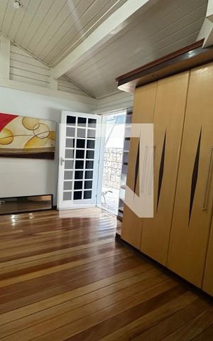 Casa de condomínio à venda com 350m², 4 quartos e 2 vagas Casa de condomínio à venda com 350m², 4 quartos e 2 vagasQuarto 1