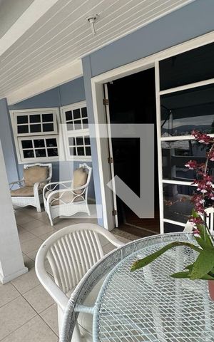 Casa de condomínio à venda com 350m², 4 quartos e 2 vagas Casa de condomínio à venda com 350m², 4 quartos e 2 vagasVaranda da Sala