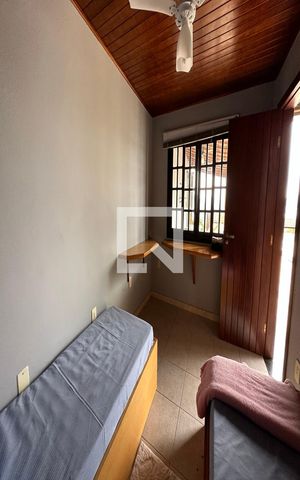 Casa de condomínio à venda com 350m², 4 quartos e 2 vagas Casa de condomínio à venda com 350m², 4 quartos e 2 vagasQuarto 1