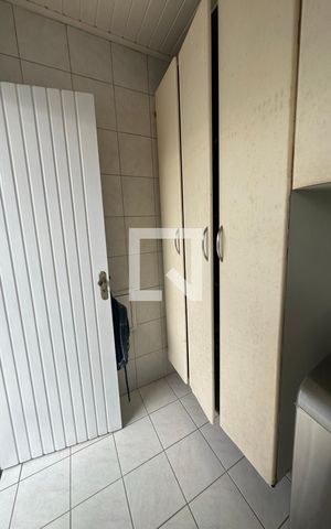 Casa de condomínio à venda com 350m², 4 quartos e 2 vagas Casa de condomínio à venda com 350m², 4 quartos e 2 vagasÁrea de Serviço