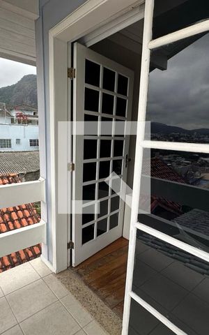Casa de condomínio à venda com 350m², 4 quartos e 2 vagas Casa de condomínio à venda com 350m², 4 quartos e 2 vagasVaranda da Suíte master