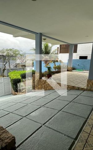 Casa de condomínio à venda com 350m², 4 quartos e 2 vagas Casa de condomínio à venda com 350m², 4 quartos e 2 vagasVagas