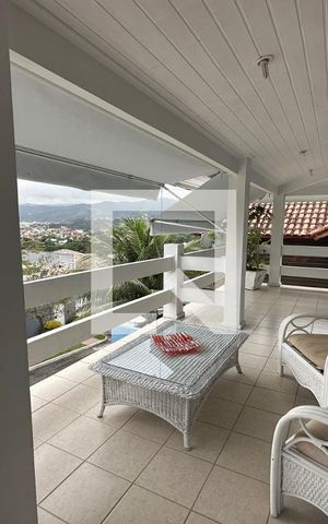 Casa de condomínio à venda com 350m², 4 quartos e 2 vagas Casa de condomínio à venda com 350m², 4 quartos e 2 vagasVaranda da Sala