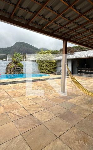 Casa de condomínio à venda com 350m², 4 quartos e 2 vagas Casa de condomínio à venda com 350m², 4 quartos e 2 vagasTerraço