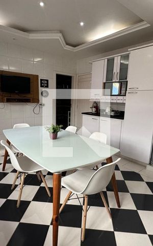 Casa de condomínio à venda com 350m², 4 quartos e 2 vagas Casa de condomínio à venda com 350m², 4 quartos e 2 vagasCozinha