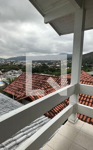 Casa de condomínio à venda com 350m², 4 quartos e 2 vagas Casa de condomínio à venda com 350m², 4 quartos e 2 vagasVaranda da Suíte master