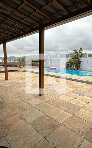 Casa de condomínio à venda com 350m², 4 quartos e 2 vagas Casa de condomínio à venda com 350m², 4 quartos e 2 vagasTerraço