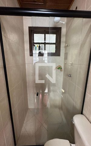 Casa de condomínio à venda com 350m², 4 quartos e 2 vagas Casa de condomínio à venda com 350m², 4 quartos e 2 vagasBanheiro area externa