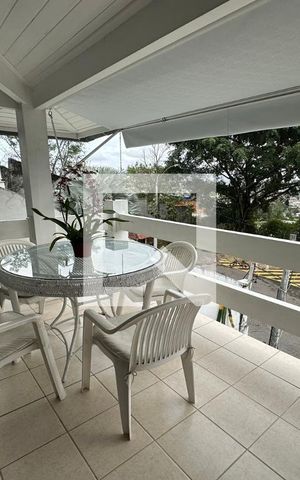 Casa de condomínio à venda com 350m², 4 quartos e 2 vagas Casa de condomínio à venda com 350m², 4 quartos e 2 vagasVaranda da Sala