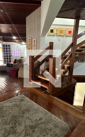 Casa de condomínio à venda com 350m², 4 quartos e 2 vagas Casa de condomínio à venda com 350m², 4 quartos e 2 vagasSALA