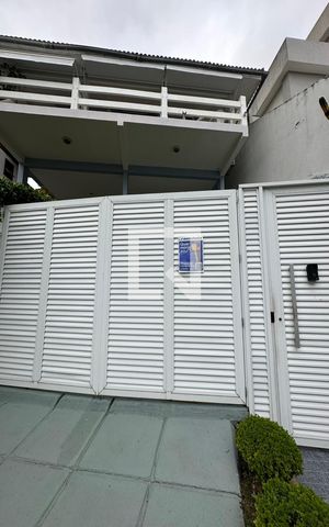 Casa de condomínio à venda com 350m², 4 quartos e 2 vagas Casa de condomínio à venda com 350m², 4 quartos e 2 vagasPlaquinha
