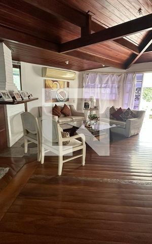 Casa de condomínio à venda com 350m², 4 quartos e 2 vagas Casa de condomínio à venda com 350m², 4 quartos e 2 vagasSALA