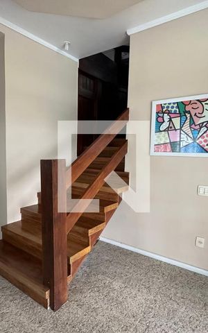 Casa de condomínio à venda com 350m², 4 quartos e 2 vagas Casa de condomínio à venda com 350m², 4 quartos e 2 vagasHall de entrada