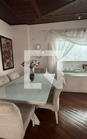 Casa de condomínio à venda com 350m², 4 quartos e 2 vagas Casa de condomínio à venda com 350m², 4 quartos e 2 vagasHall de entrada