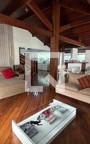 Casa de condomínio à venda com 350m², 4 quartos e 2 vagas Casa de condomínio à venda com 350m², 4 quartos e 2 vagasSALA