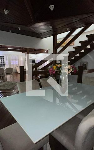 Casa de condomínio à venda com 350m², 4 quartos e 2 vagas Casa de condomínio à venda com 350m², 4 quartos e 2 vagasSALA