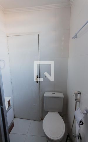 Casa à venda com 600m², 2 quartos e 5 vagas Casa à venda com 600m², 2 quartos e 5 vagasBanheiro de Serviço