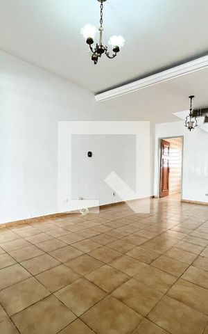 Casa à venda com 90m², 4 quartos e 1 vaga Casa à venda com 90m², 4 quartos e 1 vagaSala