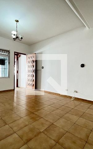 Casa à venda com 90m², 4 quartos e 1 vaga Casa à venda com 90m², 4 quartos e 1 vagaSala