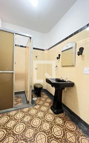 Casa à venda com 90m², 4 quartos e 1 vaga Casa à venda com 90m², 4 quartos e 1 vagaBanheiro