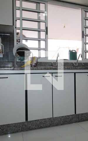 Casa à venda com 250m², 3 quartos e 5 vagascozinha  