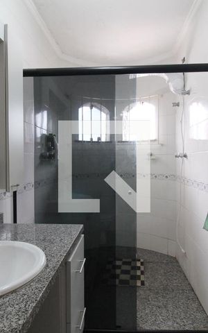 Casa à venda com 250m², 3 quartos e 5 vagasBanheiro do Quarto 3 - suite