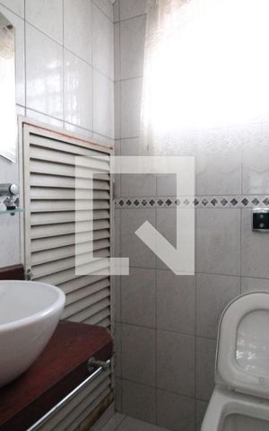 Casa à venda com 250m², 3 quartos e 5 vagasBanheiro de serviço