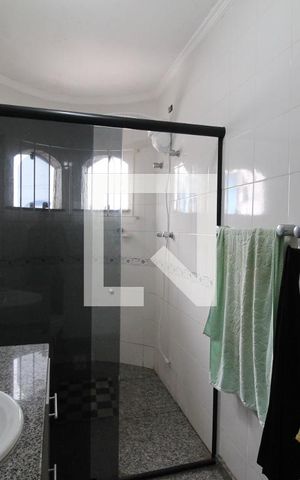 Casa à venda com 250m², 3 quartos e 5 vagasBanheiro do Quarto 3 - suite