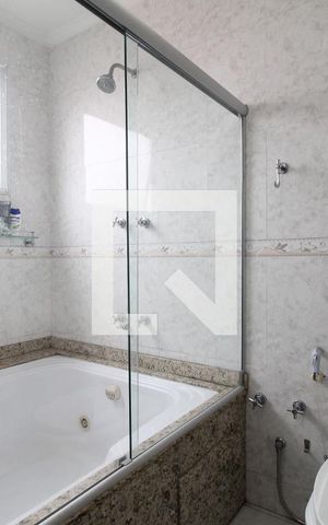 Casa à venda com 250m², 3 quartos e 5 vagasBanheiro da Suíte