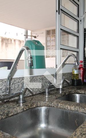 Casa à venda com 250m², 3 quartos e 5 vagascozinha  