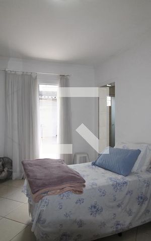 Casa à venda com 125m², 2 quartos e 2 vagasQuarto Suíte 2 - cortina aberta