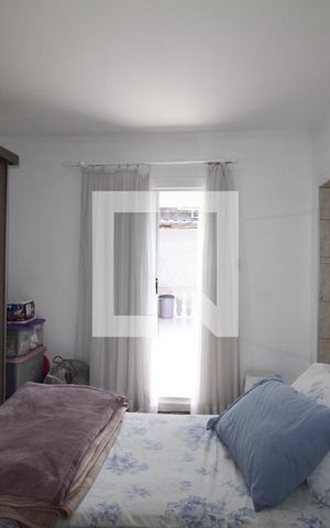 Casa à venda com 125m², 2 quartos e 2 vagasQuarto Suíte 2 - cortina aberta
