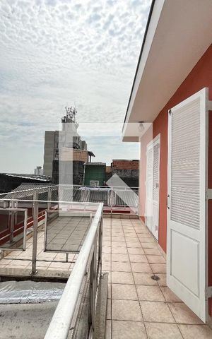 Casa à venda com 500m², 5 quartos e 6 vagas Casa à venda com 500m², 5 quartos e 6 vagasVaranda Quarto 1