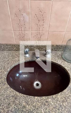Casa à venda com 500m², 5 quartos e 6 vagas Casa à venda com 500m², 5 quartos e 6 vagasBanheiro Quarto 5