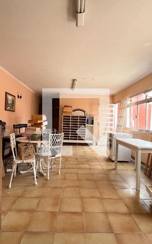 Casa à venda com 500m², 5 quartos e 6 vagas Casa à venda com 500m², 5 quartos e 6 vagasÁrea Salão de festas